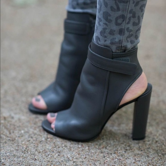 V I N C E / BRIGHAM peep toe booties in graphite ankle boots Like new - Picture 6 of 8